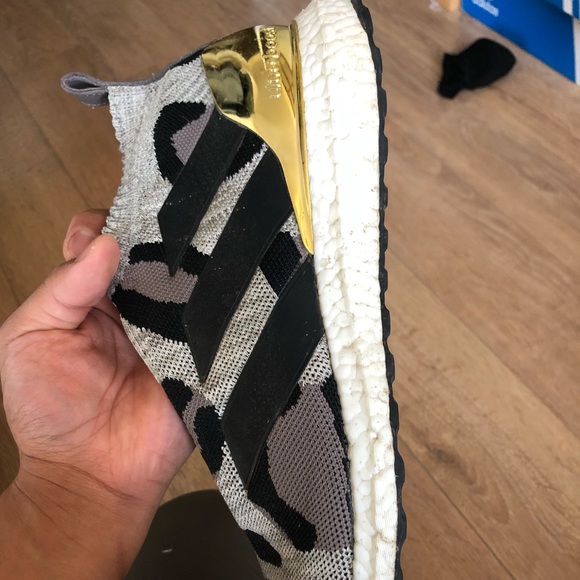 A16+ ultraboosts good condition size 11 - Picture 2 of 3